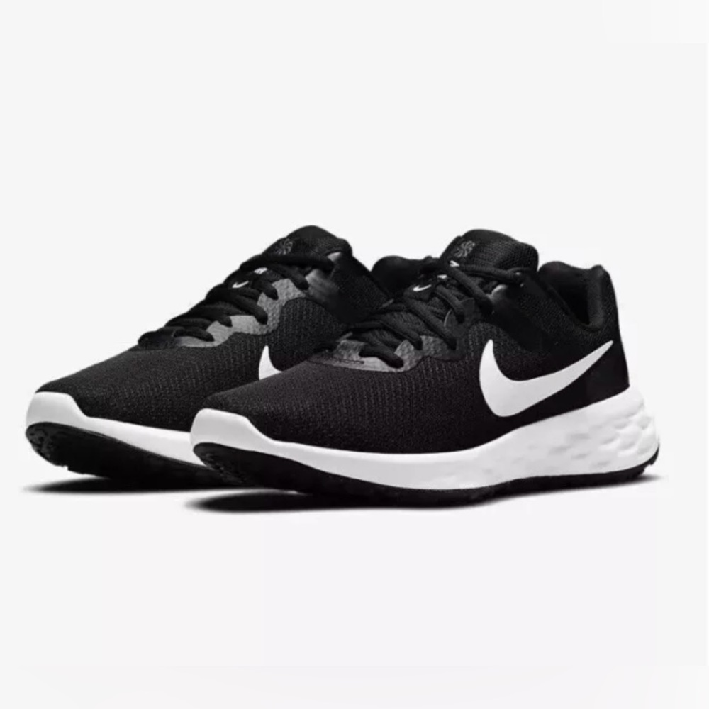 Men's Revolution 6 Next Nature
Road Running Shoe
Black/White 10 (FUNAL PRICE)